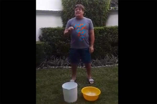 Peña Nieto declina reto del Piojo en el #IceBucketChallenge