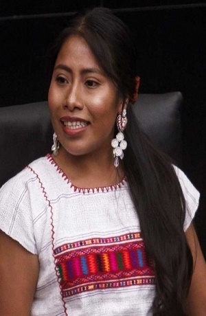 Yalitza Aparicio cautivó en jeans las redes sociales