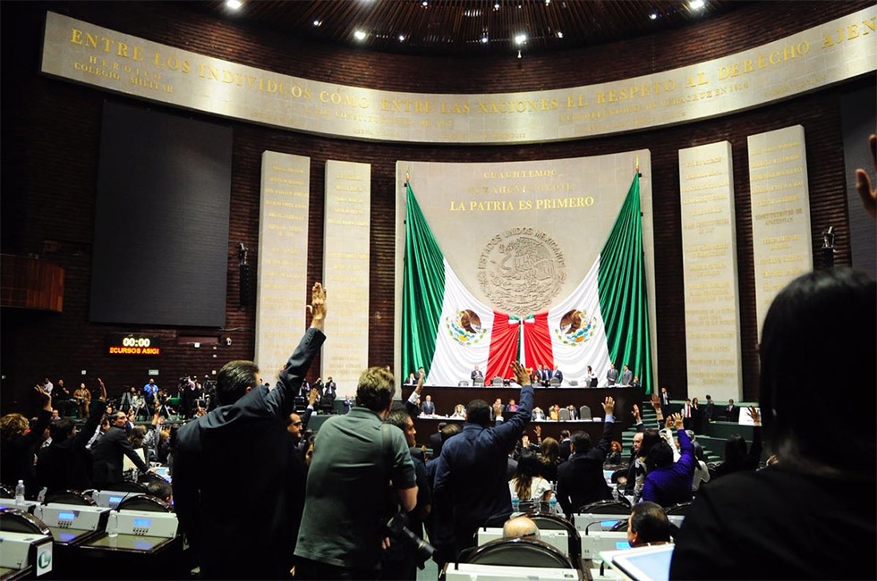 PRI y PAN se acusan mutuamente de tener líderes corruptos en San Lázaro