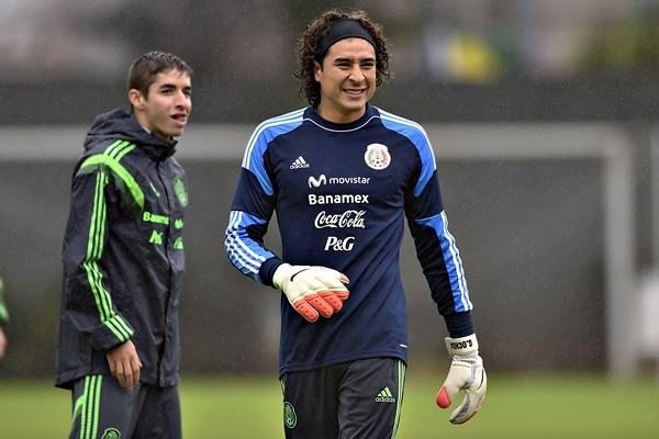 Aficionado vende casa y familia para que Ochoa se quede en Ajaccio