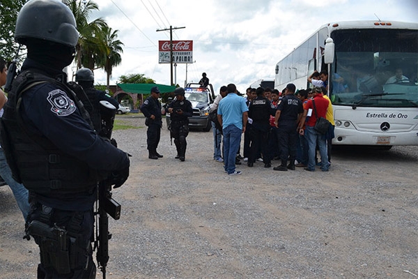 Localizan a 13 normalistas en Guerrero; quedan 43 desaparecidos