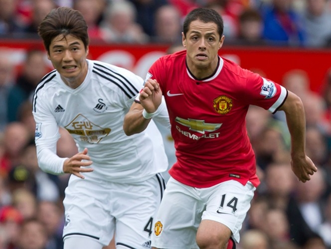 Chicharito salvó la “guillotina” de Van Gaal en el ManU