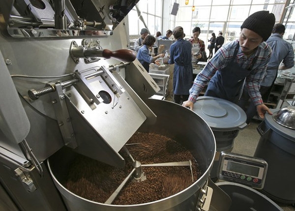 Para evitar muertes por exceso de trabajo, Japón prohíbe horas extras