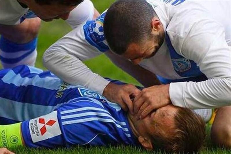 Futbolista salvó la vida de jugador oponente en Ucrania