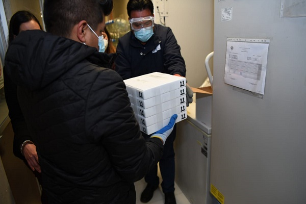 Puebla recibe vacunas anti COVID para segunda aplicación a personal de la salud