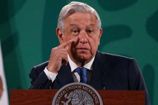 Tapabocas de abogados a AMLO: “el único compromiso es con la Constitución”