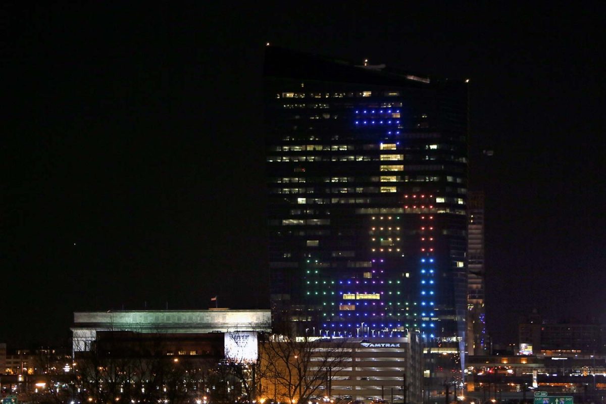 Celebran 30 años de Tetris jugando en edificio de Filadelfia