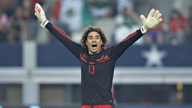 Memo Ochoa se uniría a Carlos Vela en la Real Sociedad