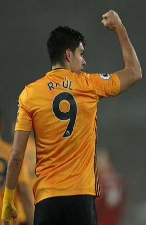 Raúl Jiménez está en la mira de Mourinho para el Tottenham