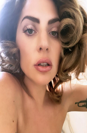 Y Lady Gaga luce así sin maquillaje…