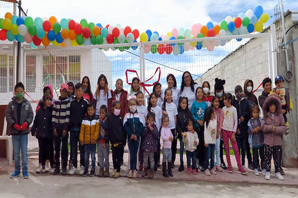 Investigadores de la BUAP construyen biblioteca en Palmar de Bravo