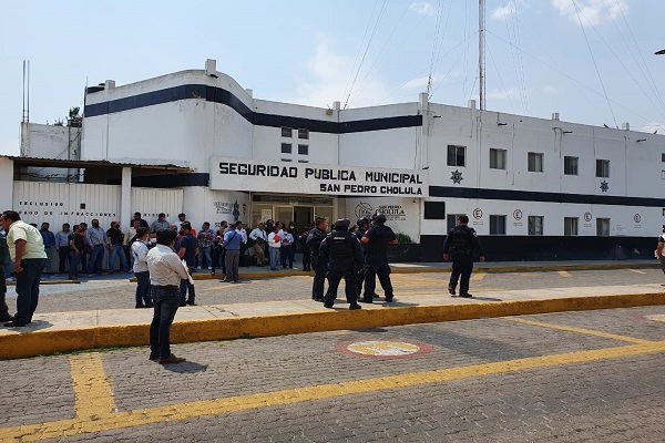 Causan daños en comandancia de Coronango, querían linchar a cuatro ladrones