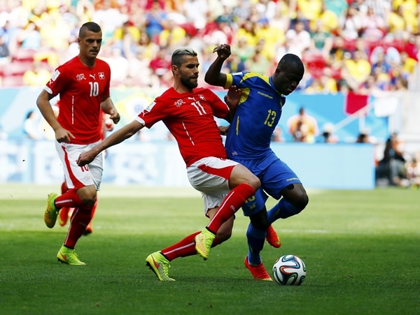 Suiza vino de atrás y se impuso 2-1 a Ecuador