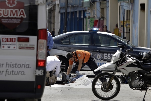Ruta 76 atropelló y “remató” a madre e hija en pleno centro de Puebla