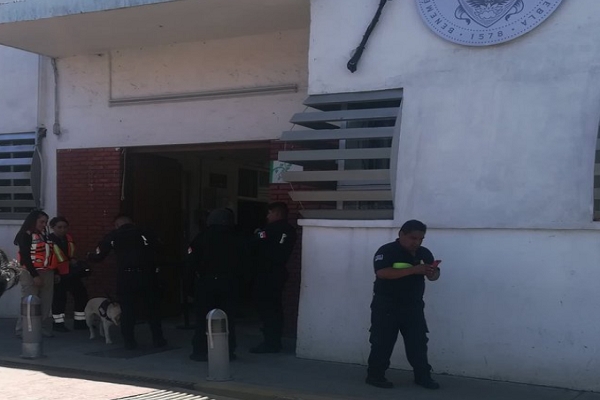 Desalojaron Facultad de Lenguas BUAP por amenaza de bomba