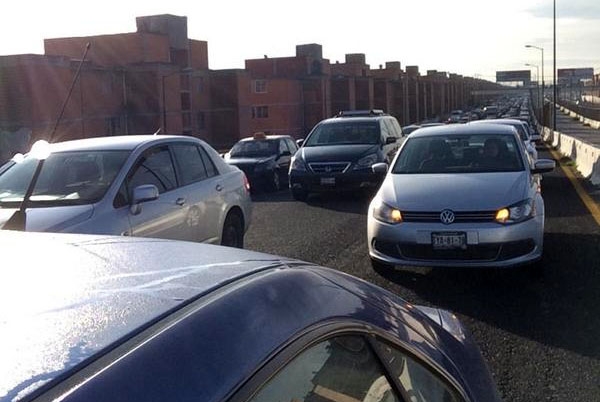 FOTOS: Carambola entre 9 autos provoca caos vial en Periférico de Puebla