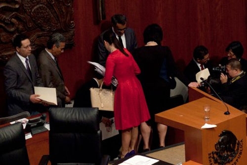 Exhiben a Rosario Robles por usar bolso de 2 mil 300 dólares