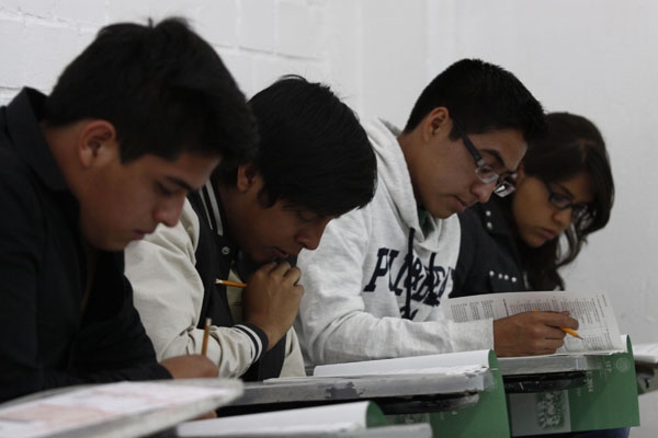 SEP otorgará 2 millones de becas a jóvenes de preparatoria