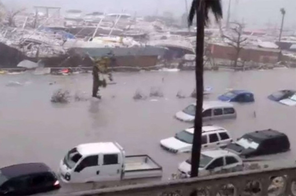 Huracán “Irma” arrasa con islas del Caribe y sigue su curso