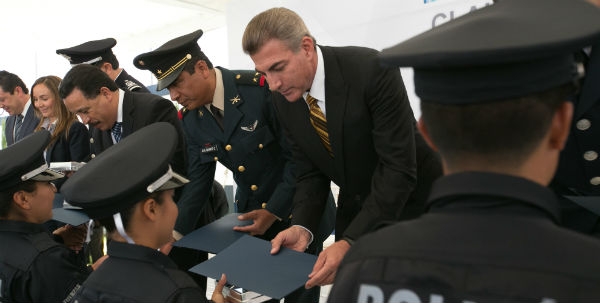 Gali encabeza graduación de 81 nuevos policías