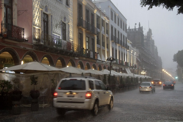 Seguirán lluvias y granizadas en Puebla por zona de inestabilidad