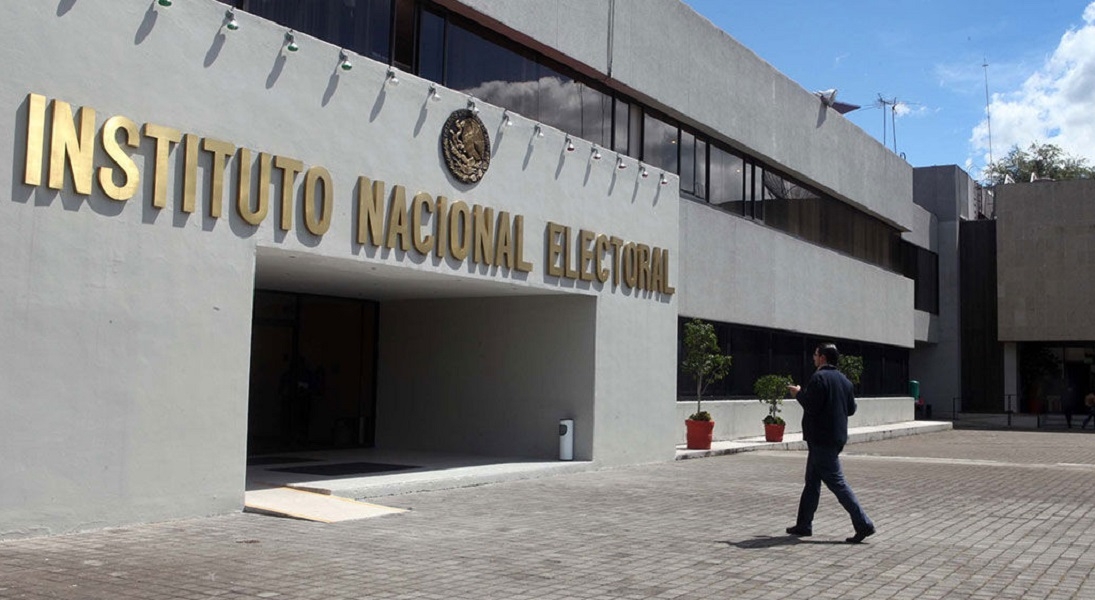 INE ordena suspender spots de Barbosa
