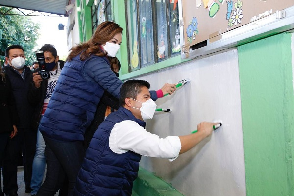 Eduardo Rivera da inicio al programa de mejora de espacios educativos en Puebla