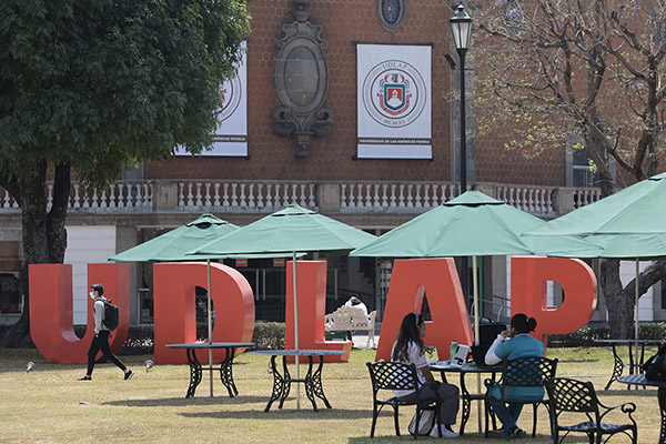 UDLAP corre a docentes y disminuyen alumnos inscritos