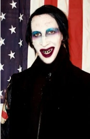 Marilyn Manson se entrega a la policía tras acusaciones de agresión en un concierto en EU