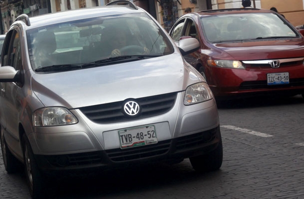Al corralón vehículos de Puebla sin las “placas azules”, reitera Finanzas