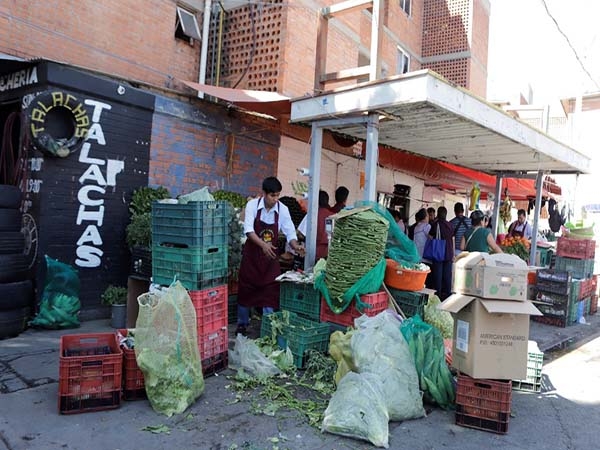 Habitantes de La Margarita exigen retiro de ambulantes en la zona