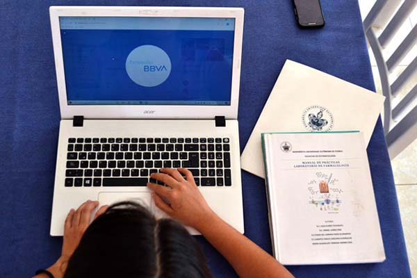 Estudiantes de la BUAP obtienen Beca BBVA para Chavos que Inspiran