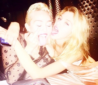 Miley Cyrus tendría romance con Stella Maxwell, ángel de Victoria’s Secret
