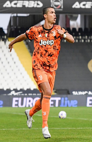 Cristiano Ronaldo anota doblete y Juve gana 4-1 al Spezia