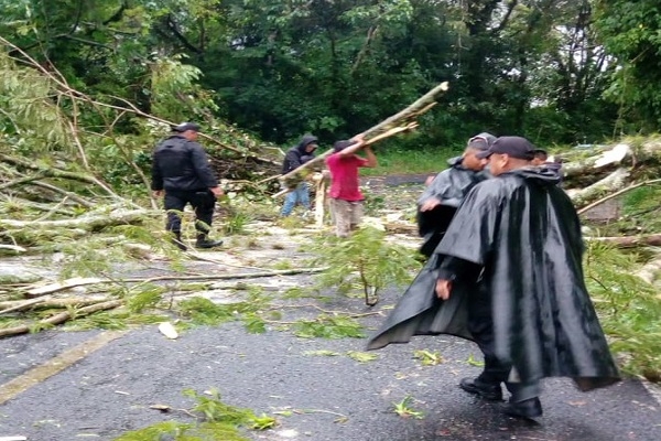 Lluvia generó deslaves en Zihuateutla y Eloxochitlán