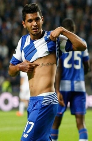 VIDEO: Tecatito Corona se estrenó como goleador esta temporada con el Porto