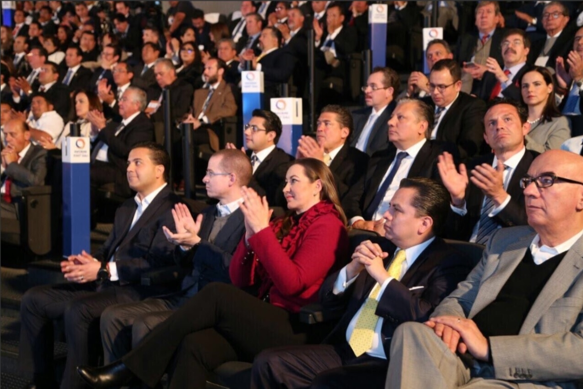 Líderes del PAN, PRD y MC, además de Anaya, arropan a Martha Erika Alonso en informe de Gali