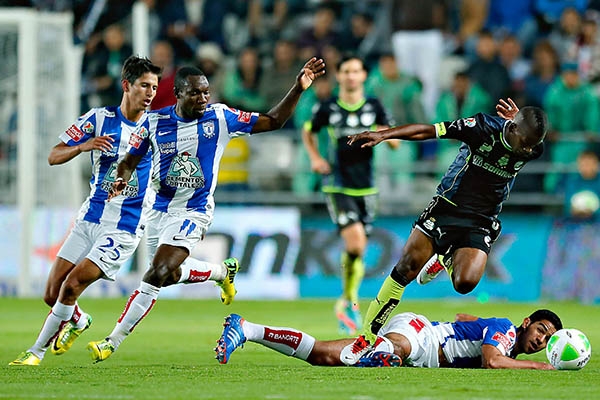 Pachuca pegó primero y derrotó 2-0 a Santos