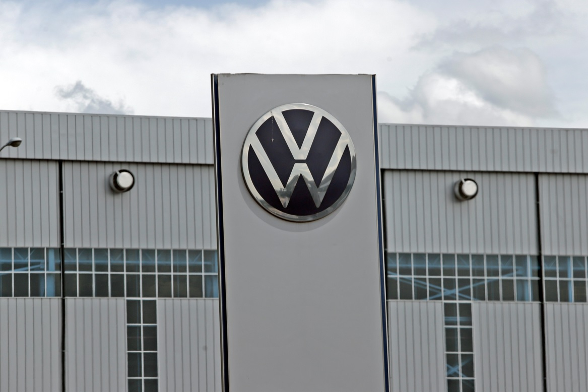 Obreros de VW van a tercera consulta salarial el 12 de septiembre