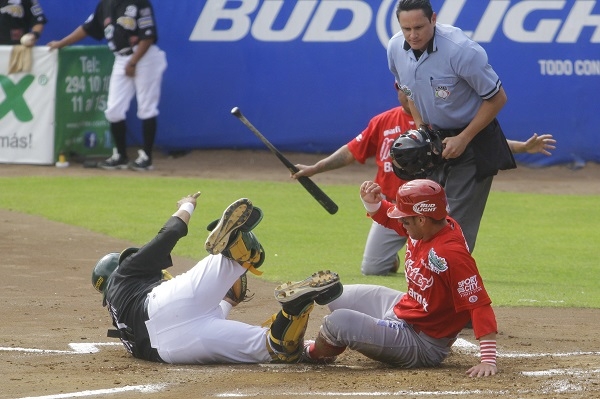 Se le aparecen a Pericos los Diablos Rojos: 0-2 en la Serie del Rey