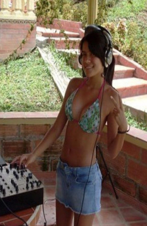 Karol G se presenta en #TBT y así lucía como colegiala