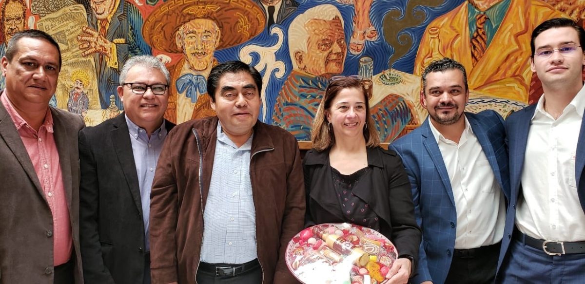 Barbosa se reúne con funcionarios de la SCT para programa de conectividad
