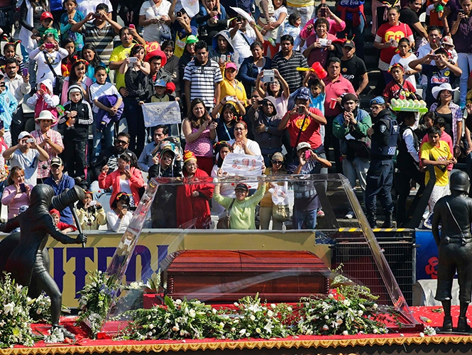 Chespirito: Más de 40 mil personas lo despidieron en el Azteca