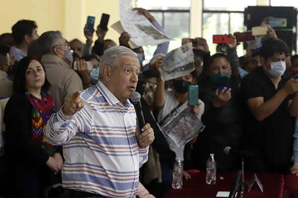 Damnificados por “Grace” irrumpieron en evento de AMLO en Huauchinango, Puebla