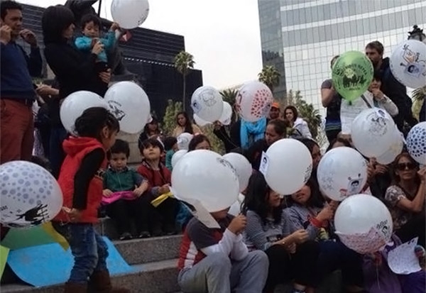 Niños piden a Los Reyes la aparición de 42 normalistas