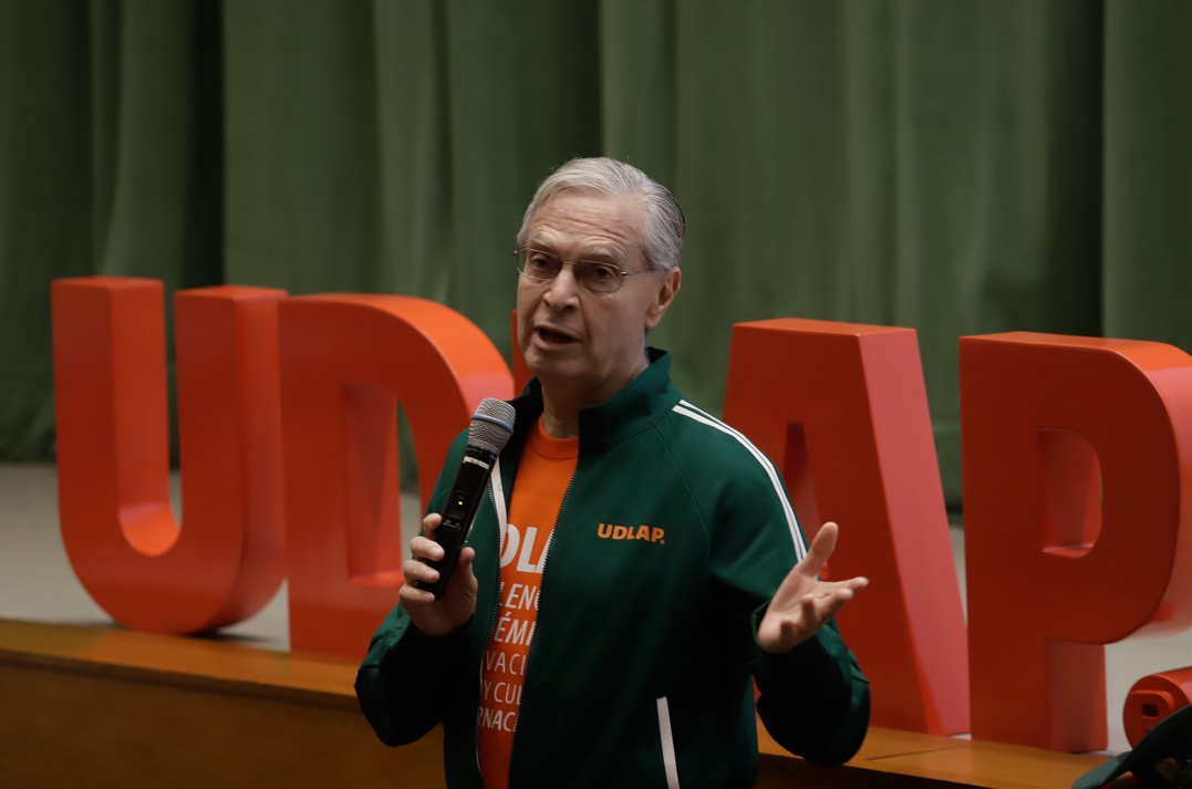 Tras orden de aprehensión, Derbez deja temporalmente la rectoría de la UDLAP