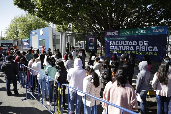 FOTOS: Miles de jóvenes presentan el examen de admisión a la BUAP