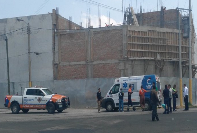 Albañil se electrocutó en la colonia Santa María