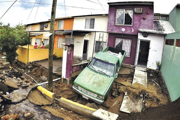 “Dolly” deja destrozos en Veracruz; lluvias muy fuertes en Puebla