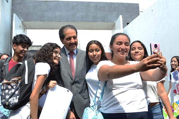 BUAP: Esparza Ortiz asistió al informe de labores del Complejo Regional Mixteca